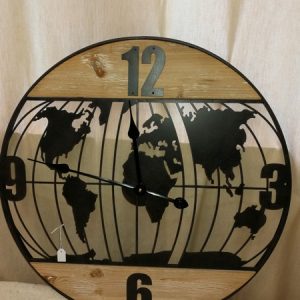 horloge carte du monde en métal noir et bois