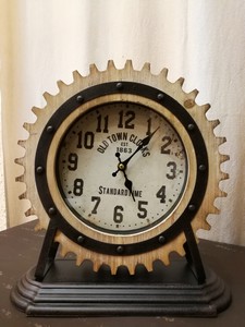 horloge à poser métal bois verre engrenage